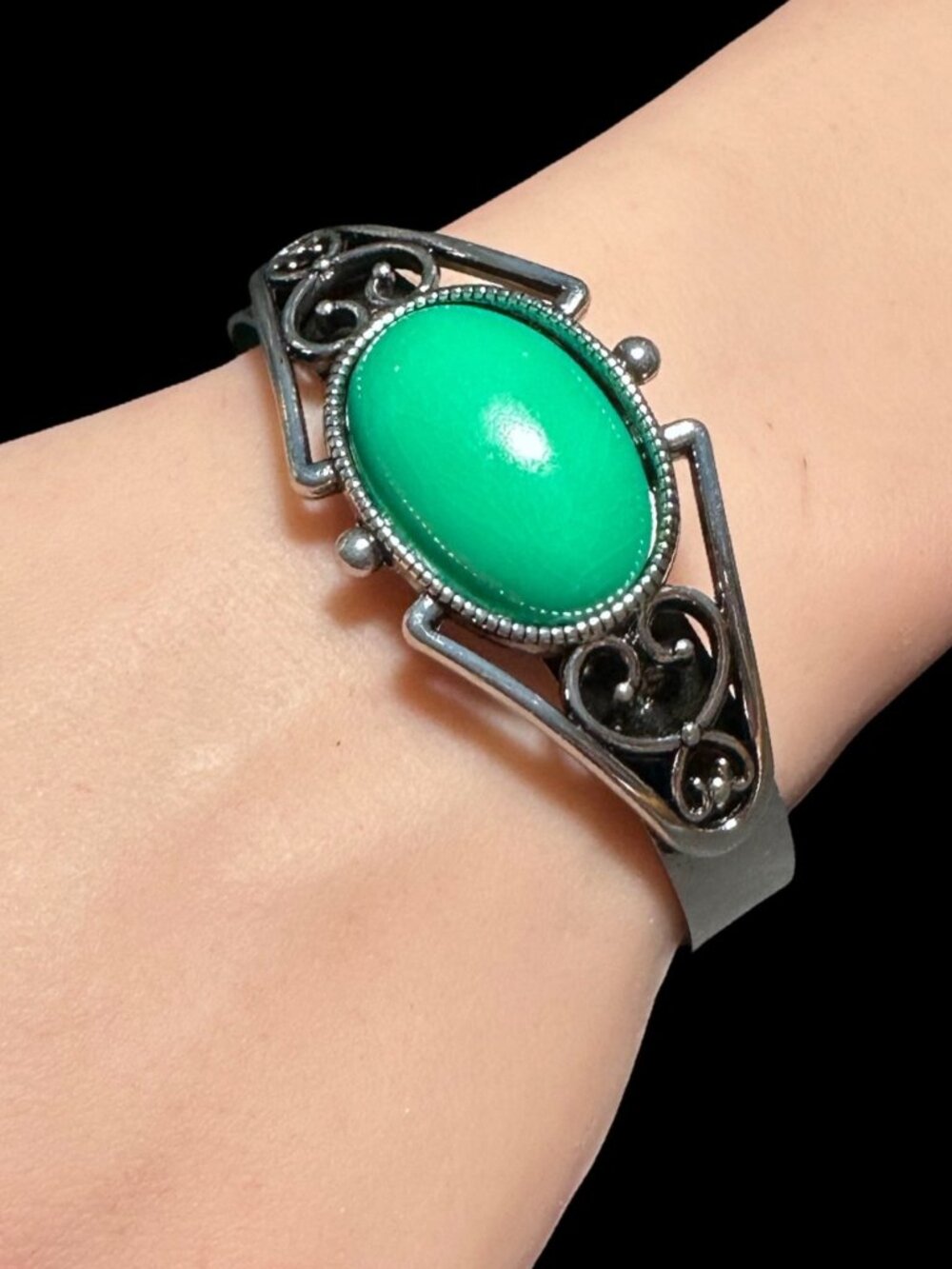 Filigree Boho Style Cuff Bracelet Silver Tone Green Center Womens  Jewelry NWOT - Picture 2 of 7